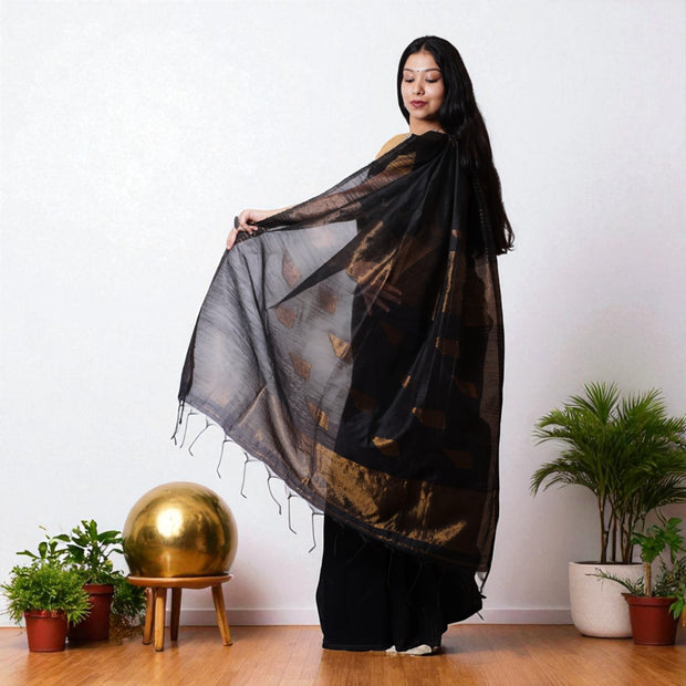 KaashiTara Stripe Cotton Saree