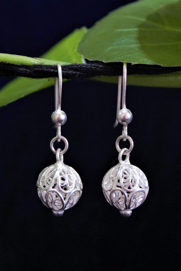 Sole Ball Silver Filigree Earrings