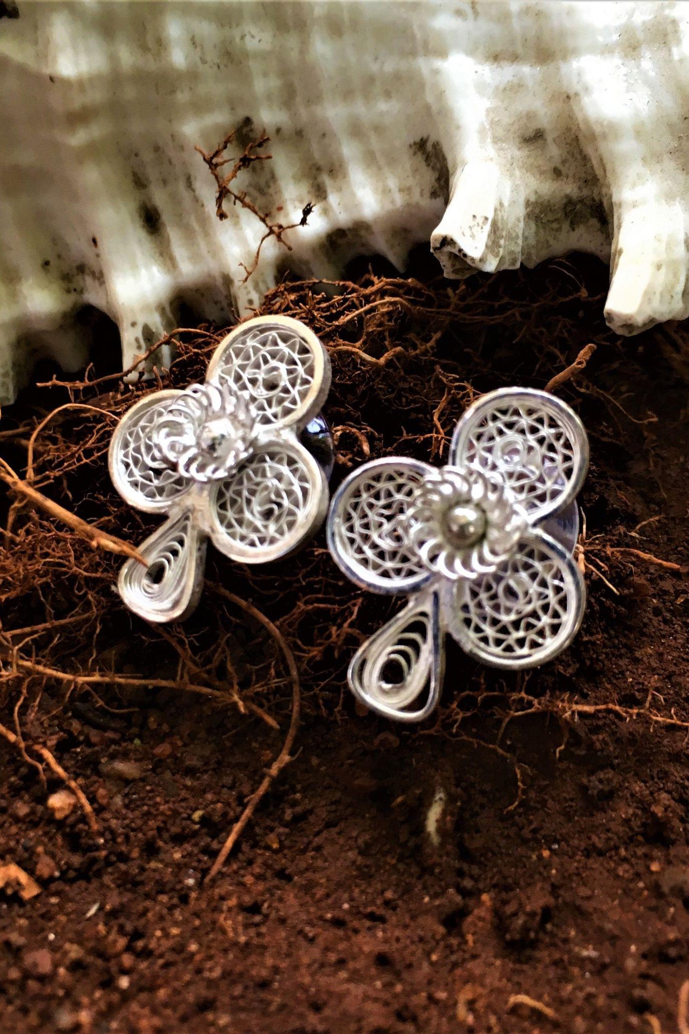 Spade Stud Silver Filigree Earrings