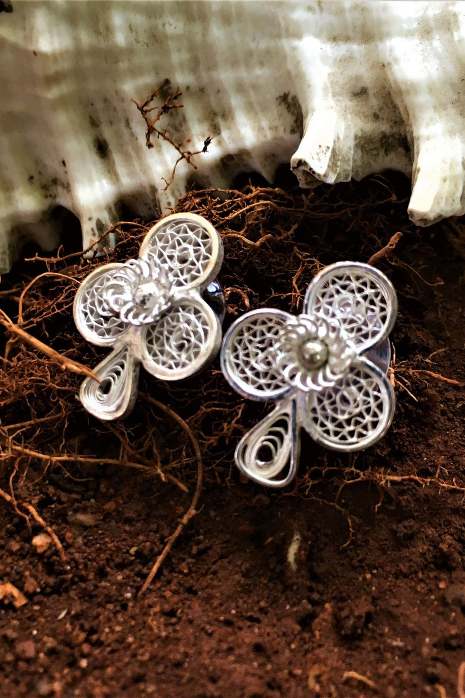 Spade Stud Silver Filigree Earrings